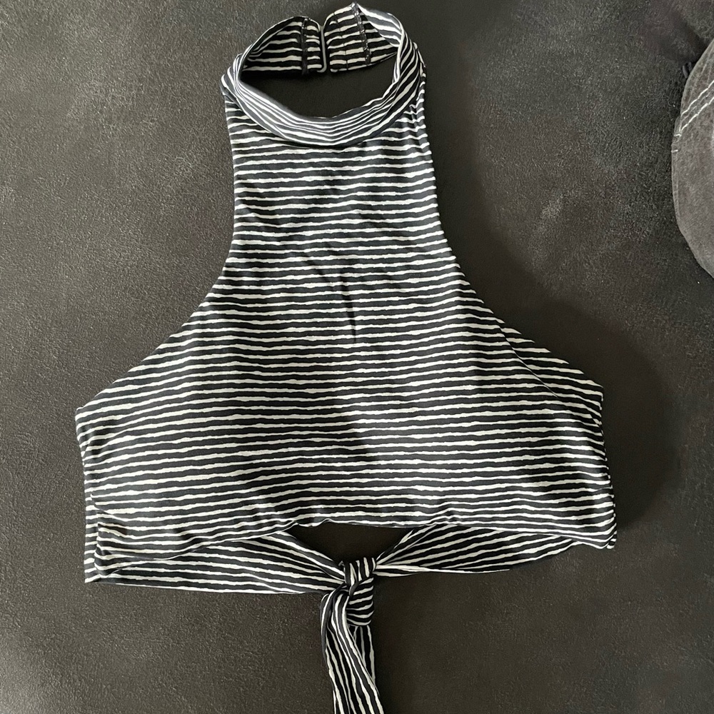 Never worn Billabong bikini top. White and black size small